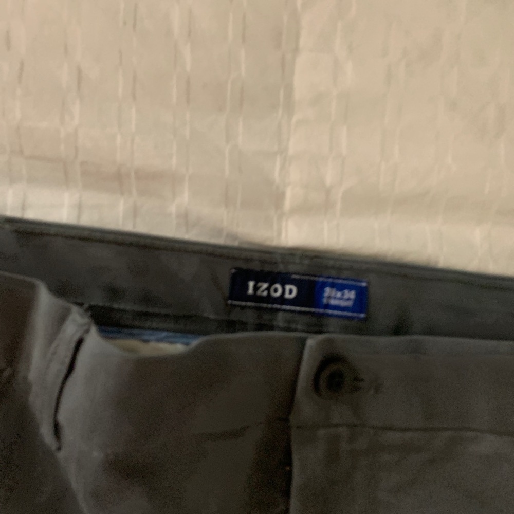 Men’s Izod 38x34 grey chinos. Good condition.
